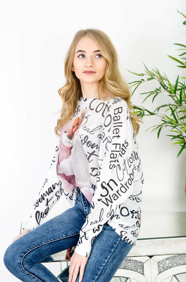 BIAŁA LUŹNA BLUZKA Z MOTYWEM DZIEWCZYNY Z MISIEM 