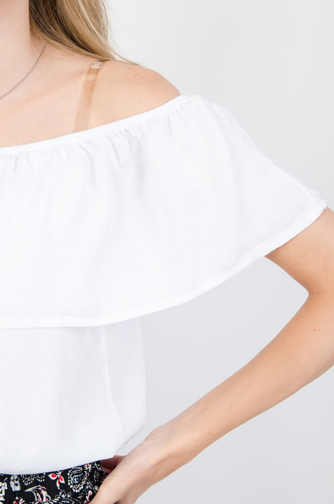 Biała bluzka z hiszpańskim dekoltem 