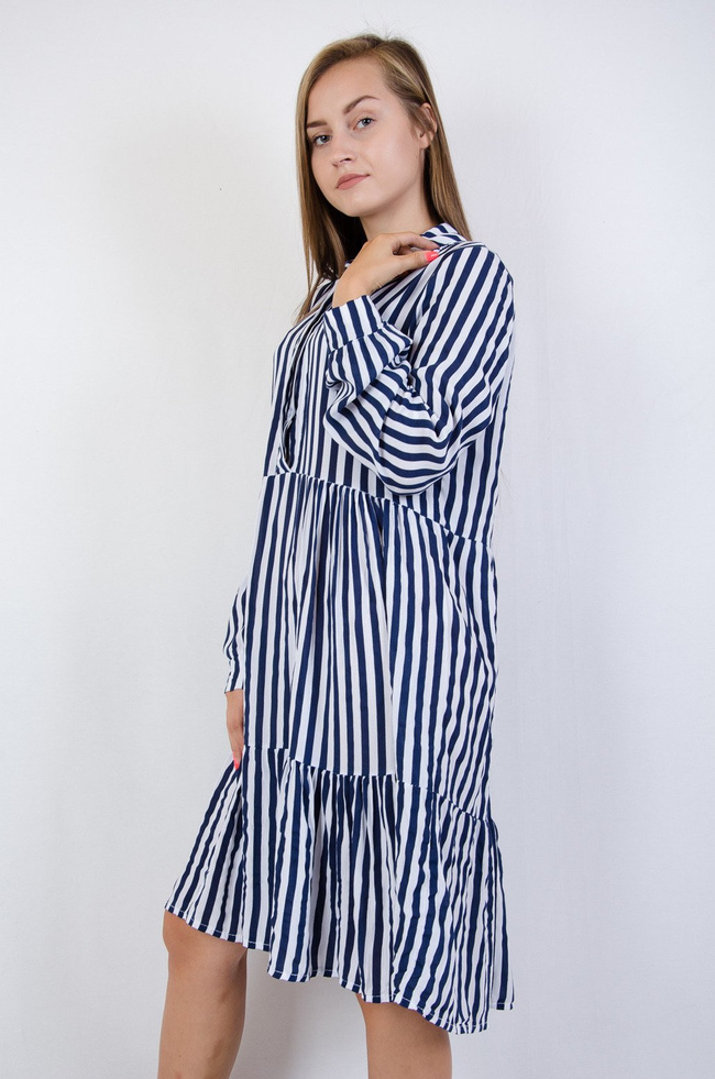 Sukienka w biało granatowe pionowe pasy