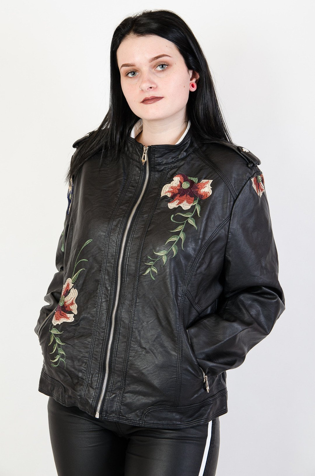 Czarna ramoneska z wyszywanym kwiatem