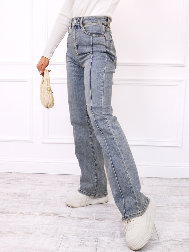 SPODNIE JEANSOWE Z PRZESZYCIAMI NA NOGAWKACH- NIEBIESKIE