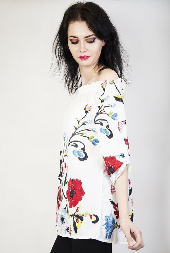 Biała bluzka w motyw kwiatowy, z hiszpańskim dekoltem