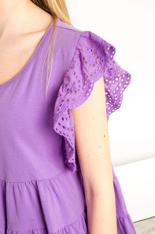 FIOLETOWA ROZKLOSZOWANA BLUZKA Z AŻUROWYMI RĘKAWAMI
