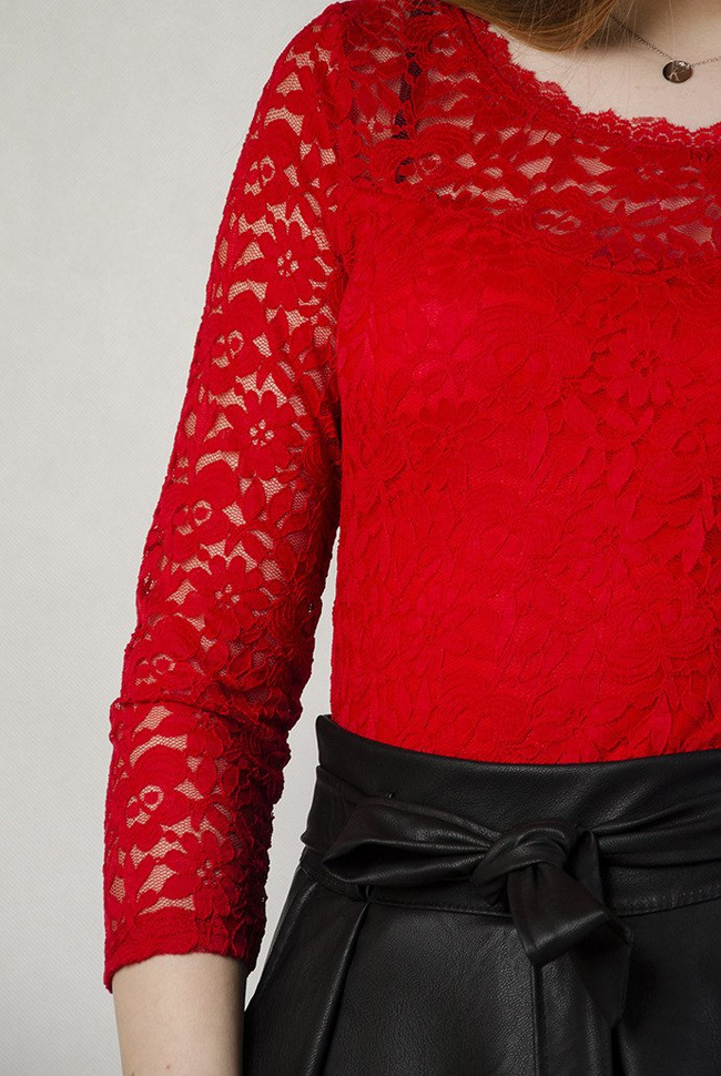 Czarna rozkloszowana skórkowa spódnica za kolano