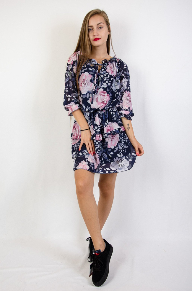 Granatowa sukienka w różowe kwiaty