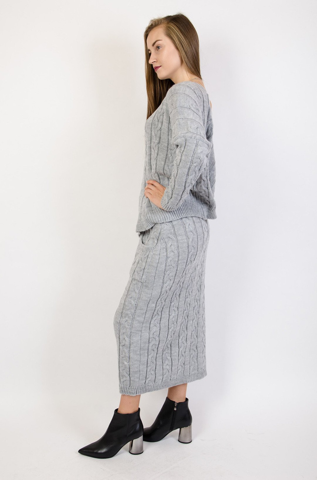 Szary komplet spódnica + sweter 