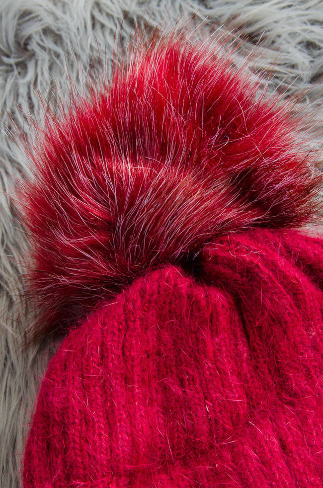 BORDOWA OCIEPLANA CZAPKA Z PRZYPINKĄ