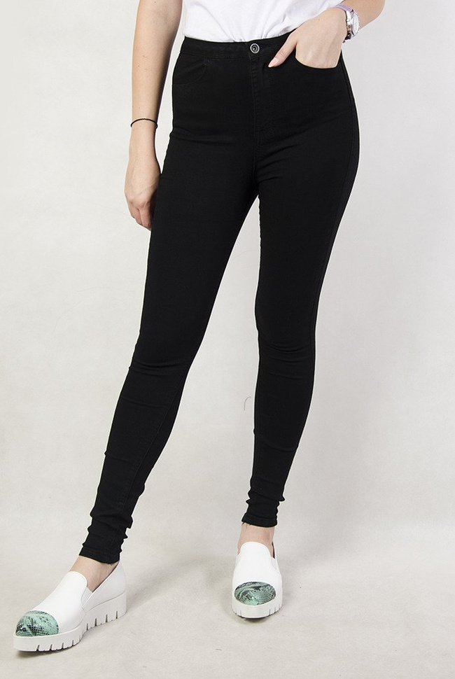 Intensywnie czarne rurki z wysokim stanem