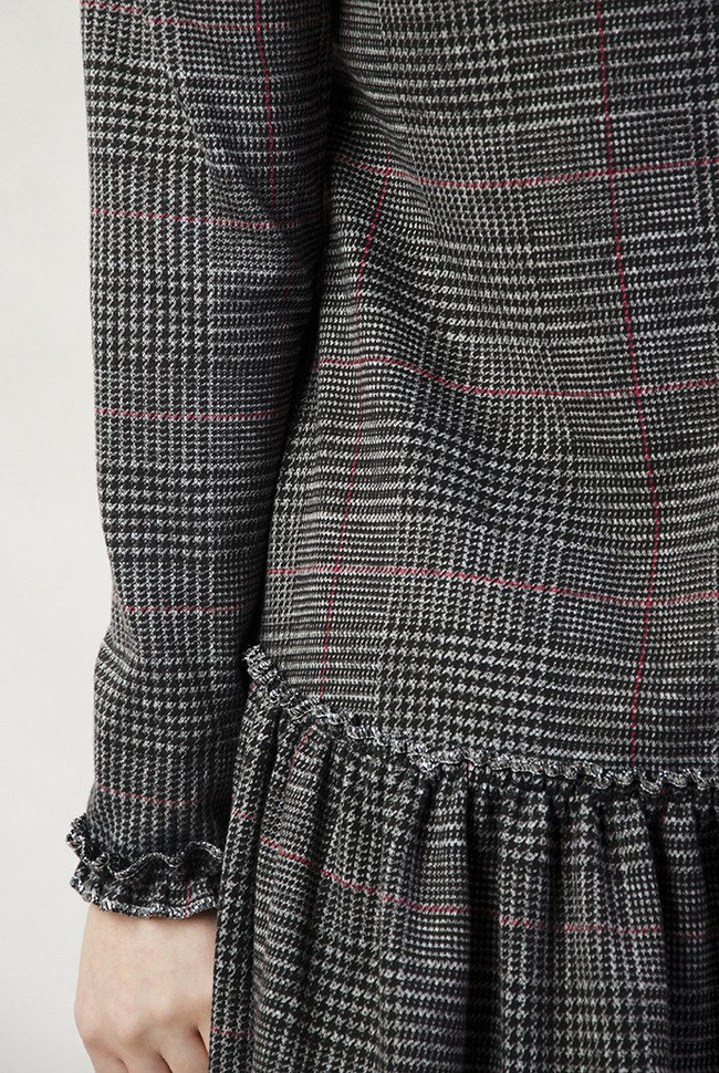 Ciemnoszara sukienka w kratę z rozkloszowanym dołem