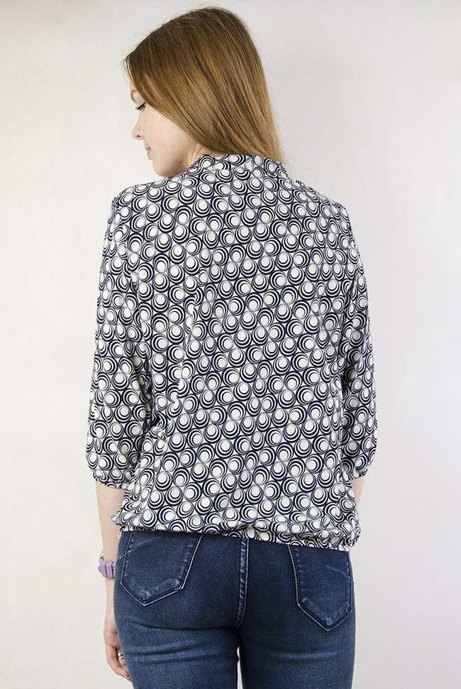 Biała bluzka w granatowe okręgi