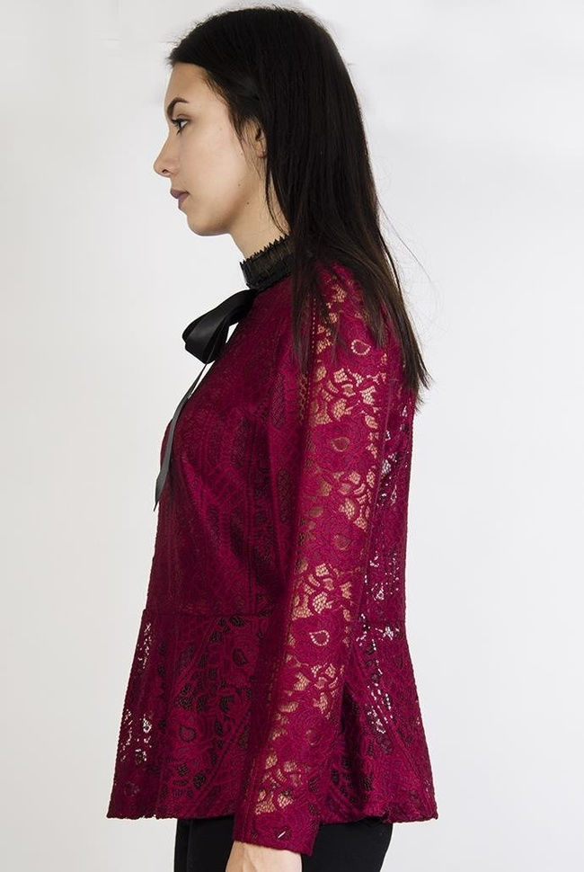 Bordowa bluzka z baskinką i czarnymi wstawkami