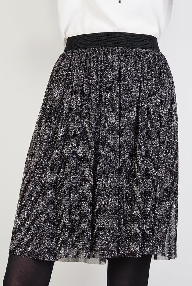 Czarna spódniczka przeszywana srebrną nicią