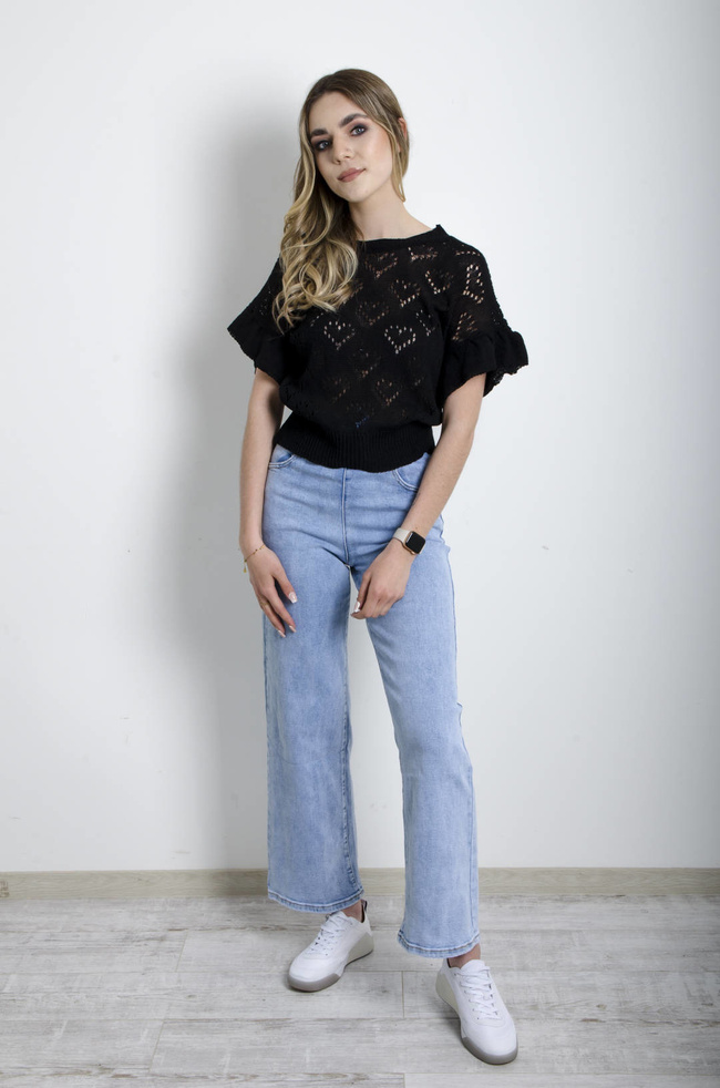 SWETEREK W SERDUSZKA AŻUROWY Z FALBANAMI PRZY RĘKAWACH- CZARNY