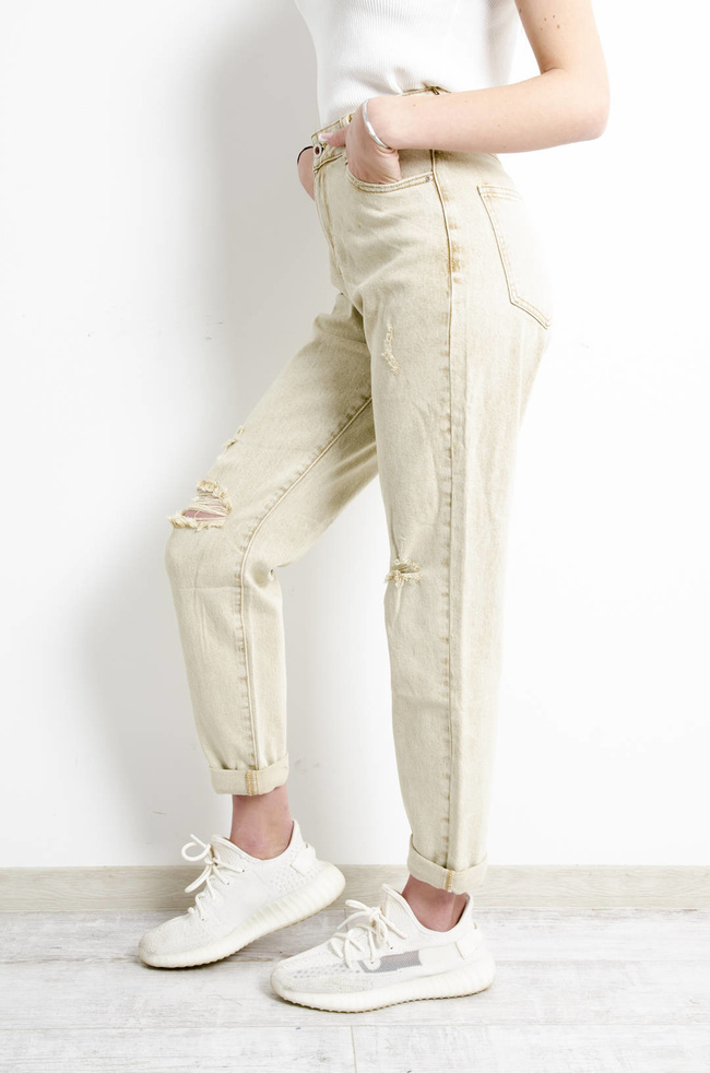 SPODNIE JEANSOWE MOM FIT Z DZIURAMI- BEŻOWE
