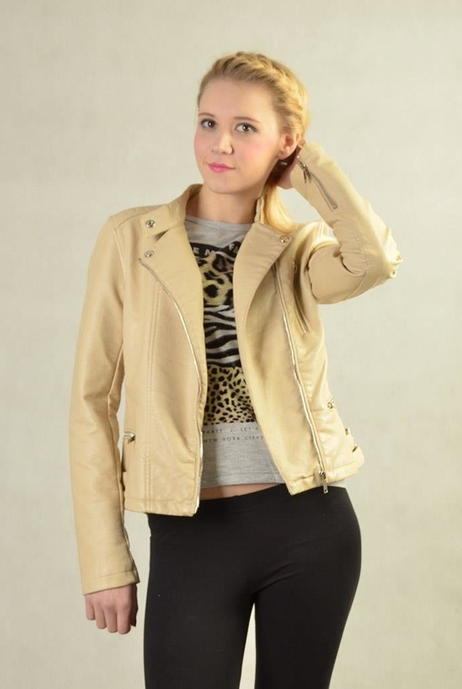 Beżowa ramoneska wykonana ze skóry ekologicznej