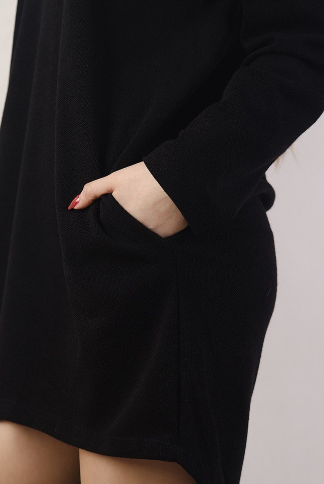 Czarna asymetryczna tunika z perełkami oraz wycięciem na plecach