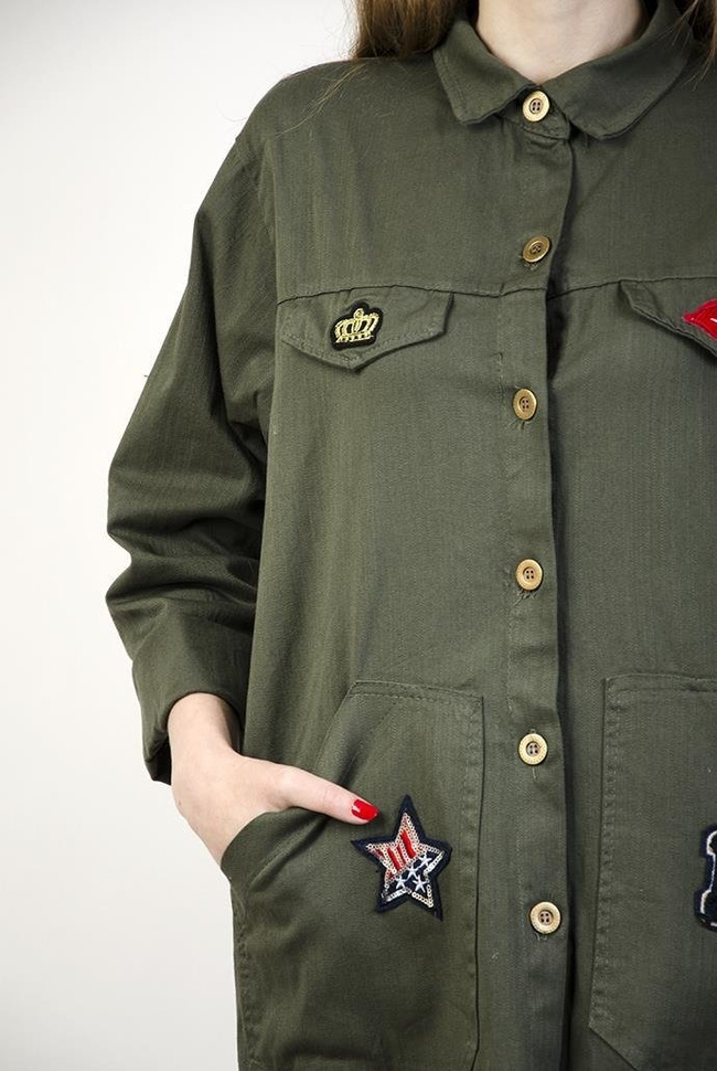 Koszula khaki z naszywkami