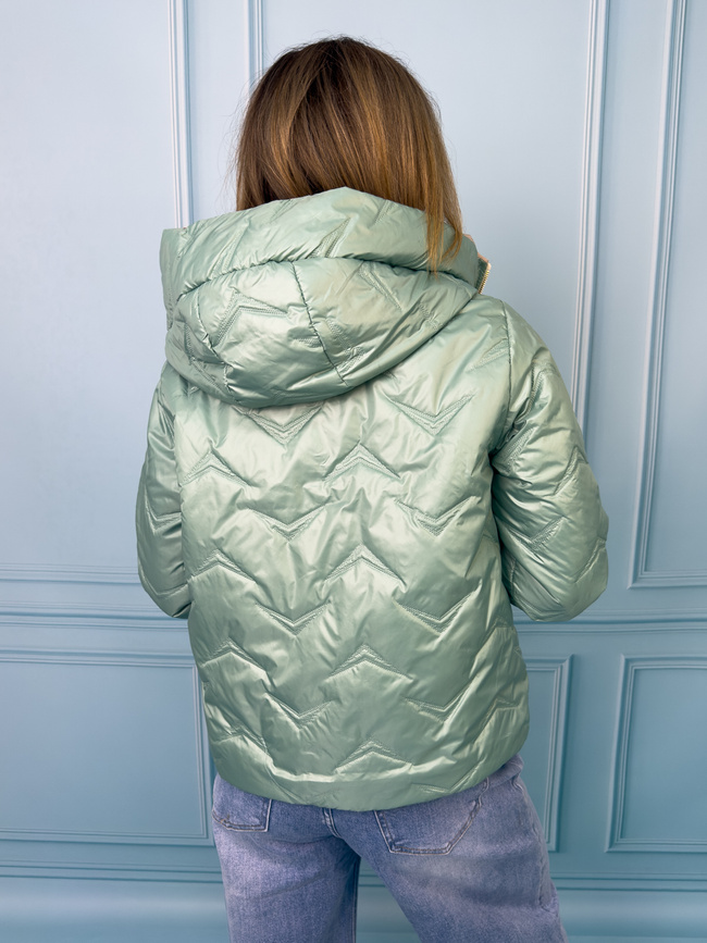 KURTKA PRZEJŚCIOWA Z KAPTUREM I NASZYWKĄ NA RĘKAWIE- ZIELONA