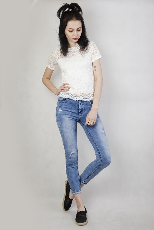 Biała bluzka koronkowa