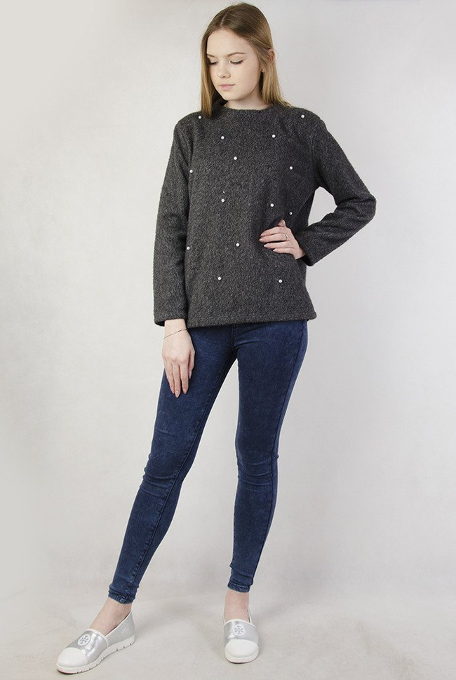 Ciemnoszary sweterek z perełkami z przodu