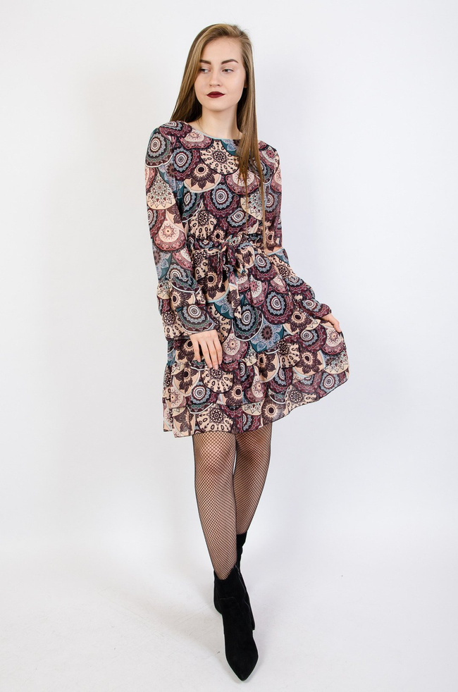 Wzorzysta sukienka z wiązaniem w pasie,falbaną na dole oraz rękawach