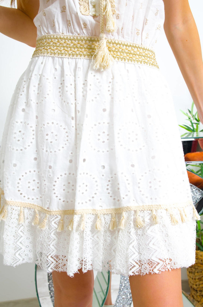 BIAŁA SUKIENKA NA RAMIĄCZKACH Z PEREŁKAMI-BOHO