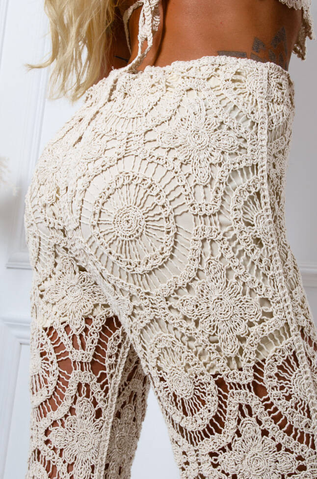 BEŻOWE AŻUROWE SPODNIE Z WYSOKIM STANEM WE WZORY BOHO