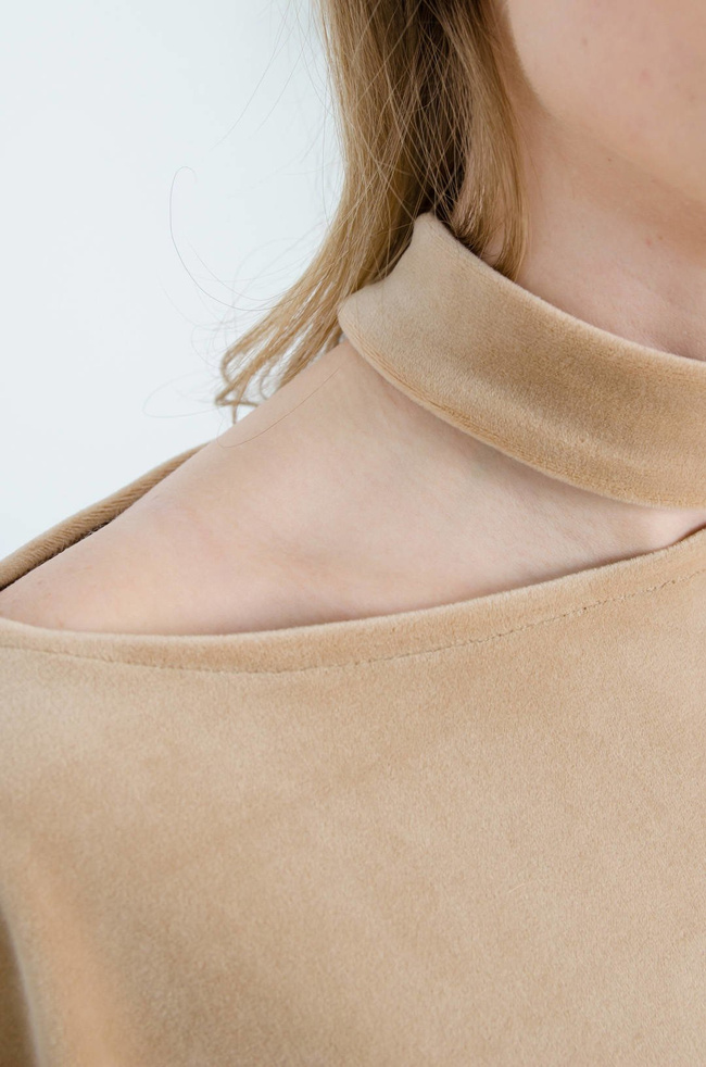 BEŻOWA WELUROWA BLUZA ZE ZŁOTYMI GUZIKAMI