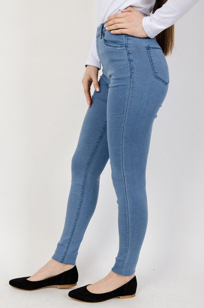 Niebieskie jegginsy z przylegającą nogawką