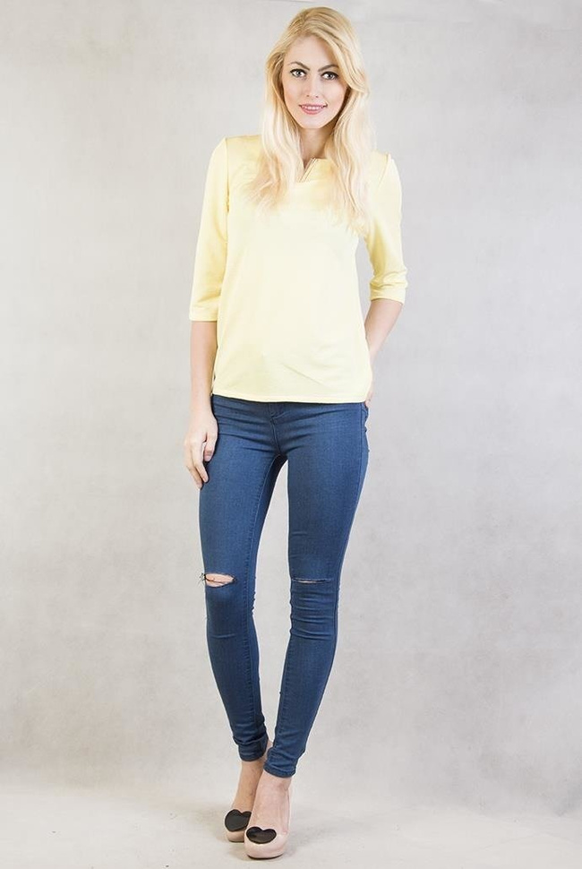 Żółta bluzka z literką "V"