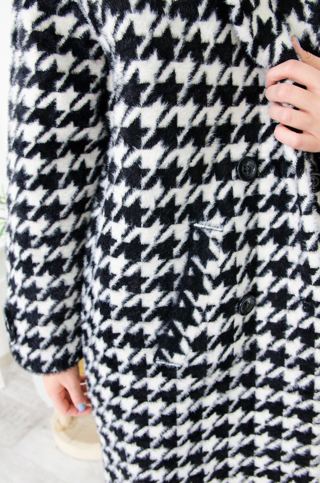 CZARNO-BIAŁY PŁASZCZ W KRATĘ ALPAKA 