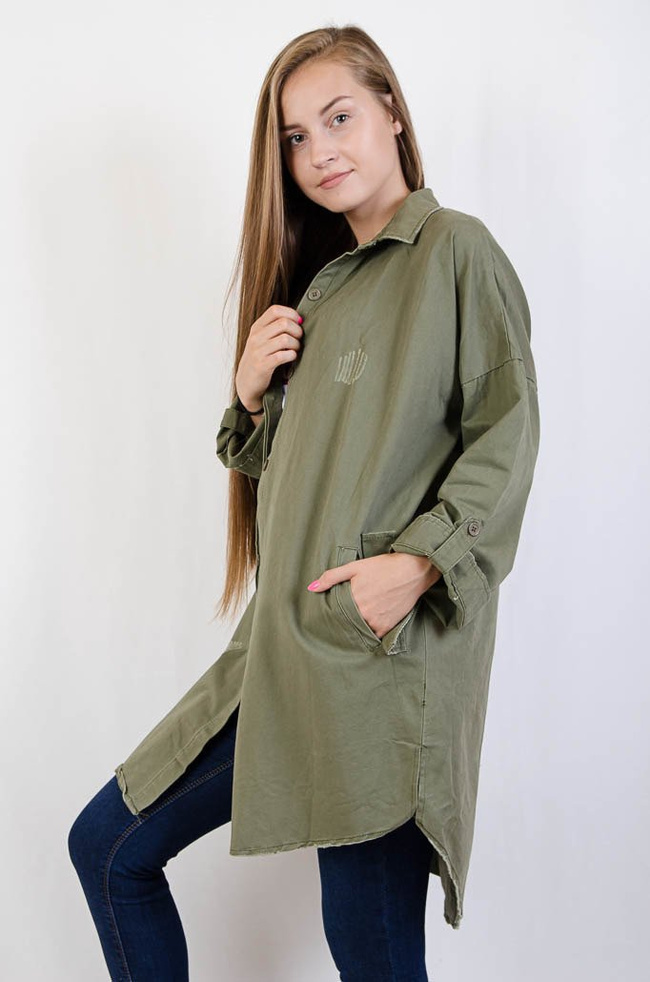 Zielona narzuta oversize zapinana na guziki