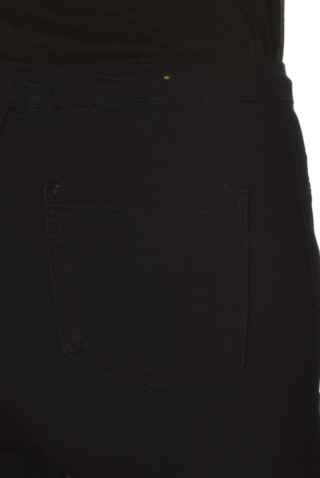 Klasyczne granatowe jeansy