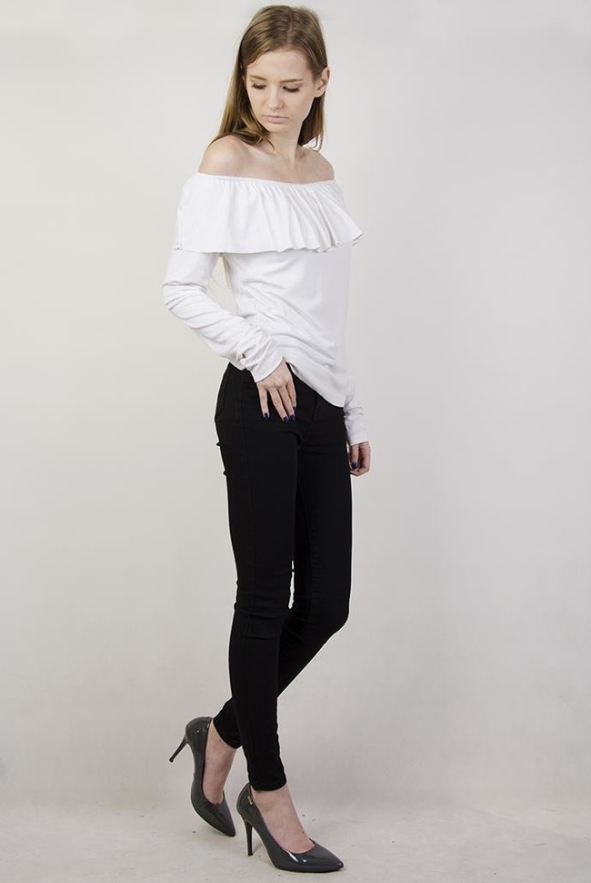 Biała bluzka z hiszpańskim dekoltem