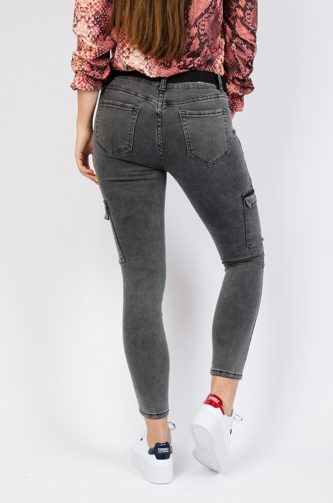 Szare spodnie jeansowe z kieszeniami z boku