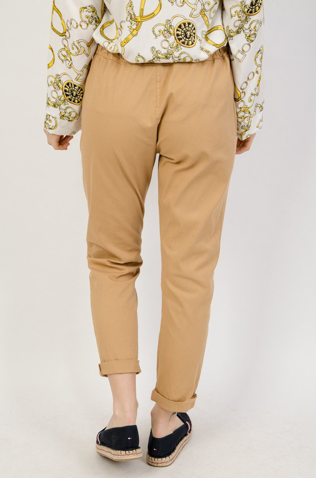 Brązowe materiałowe spodnie wiązane w pasie 