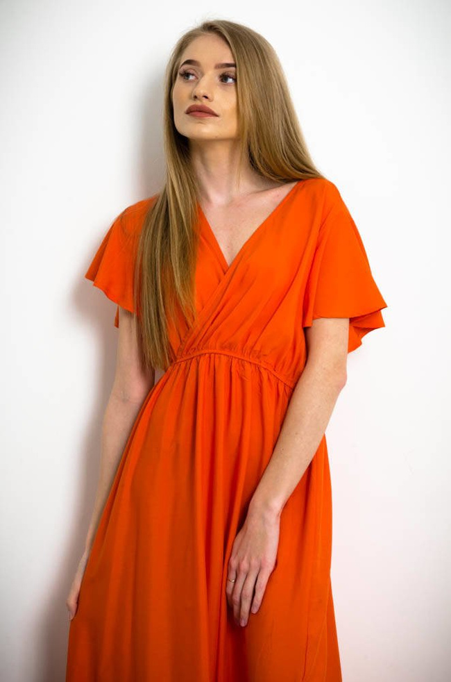DŁUGA SUKIENKA MAXI Z KOPERTOWYM DEKOLTEM W KOLORZE POMARAŃCZOWYM