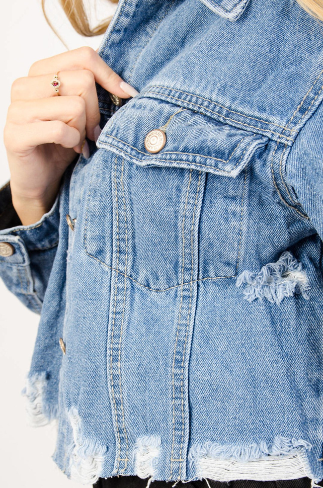 KRÓTKA KURTKA JEANSOWA Z SZARPANIAMI
