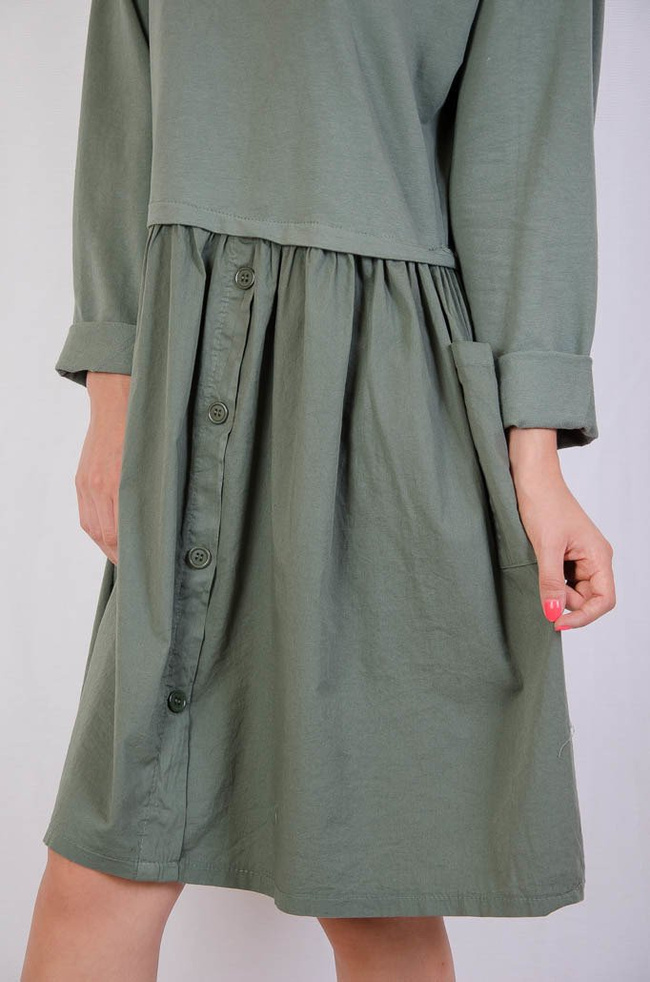 Zielona rozkloszowana sukienka z dresową górą