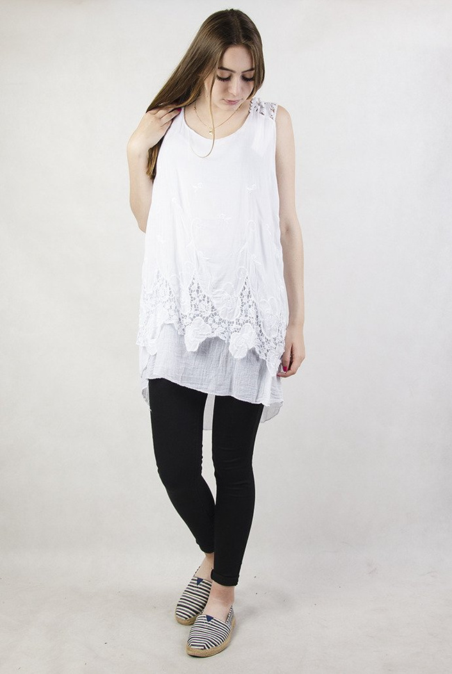 Biała bluzka z dłuższym tyłem