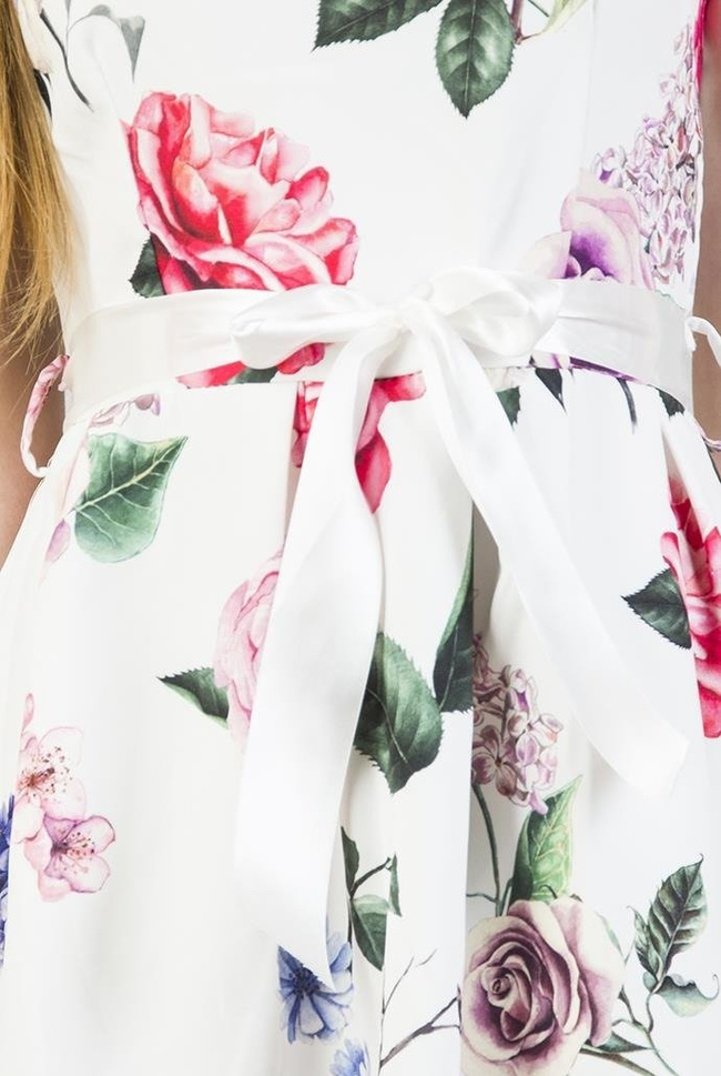 Biała sukienka w kolorowe kwiaty