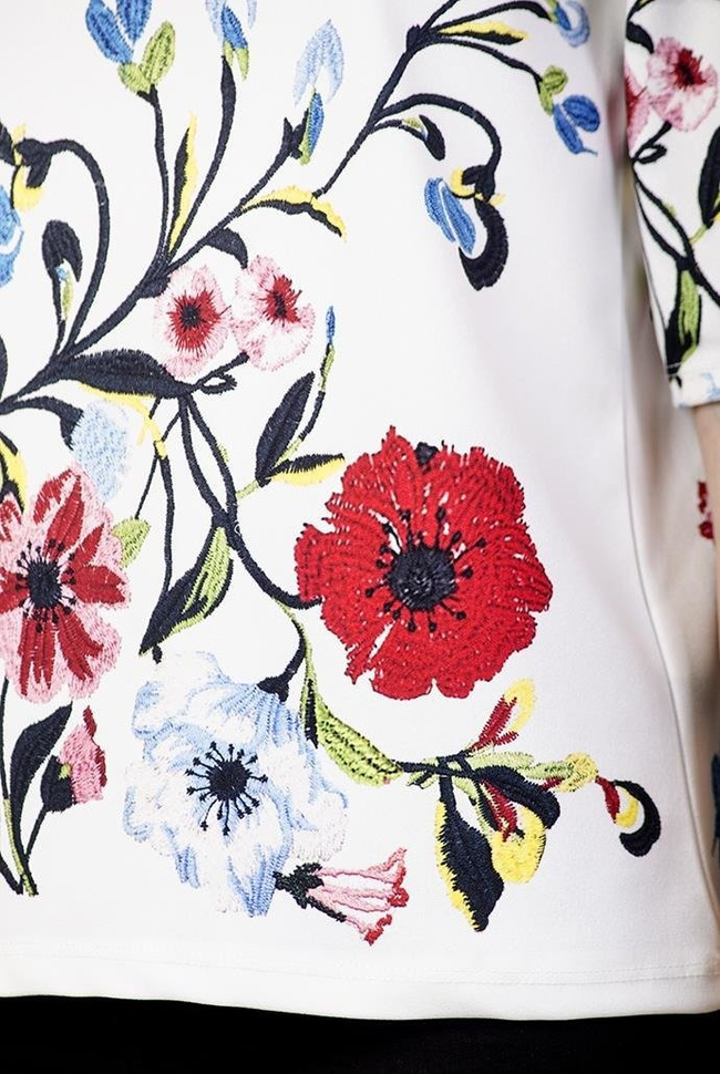 Biała bluzka w kwiatowe wzory, z zamkiem z tyłu