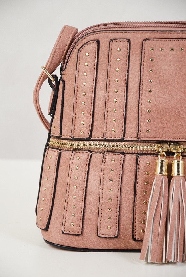 Mała różowa torebka z ćwiekami