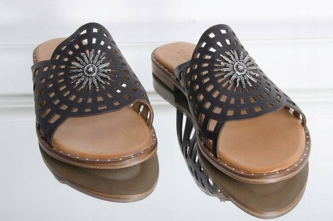 AŻUROWE KLAPKI BVB0401