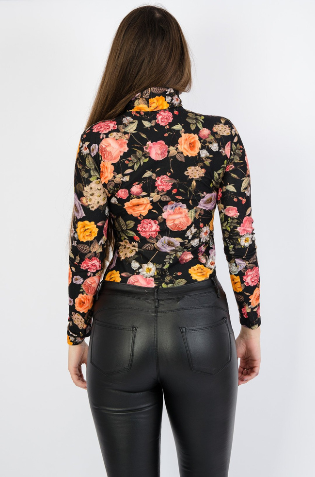 CZARNA BLUZKA Z GOLFEM W KWIATY