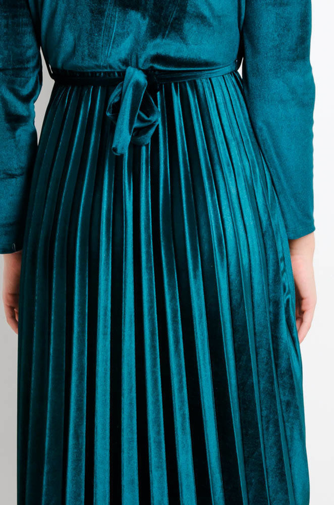 ZIELONA WELUROWA SUKIENKA Z PLISOWANIEM