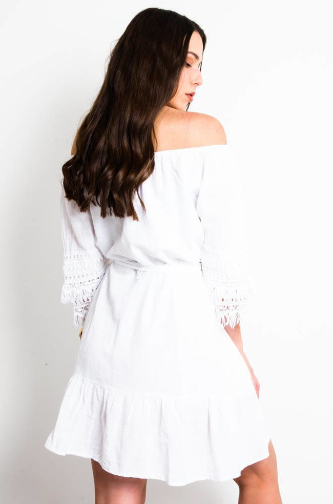 BIAŁA BAWEŁNIANA SUKIENKA Z AŻUROWYM ZDOBIENIEM NA RĘKAWACH