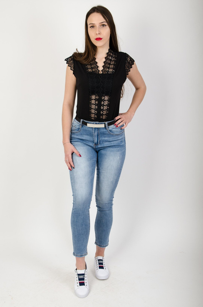 Jasne spodnie jeansowe Plus Size z prostą nogawką