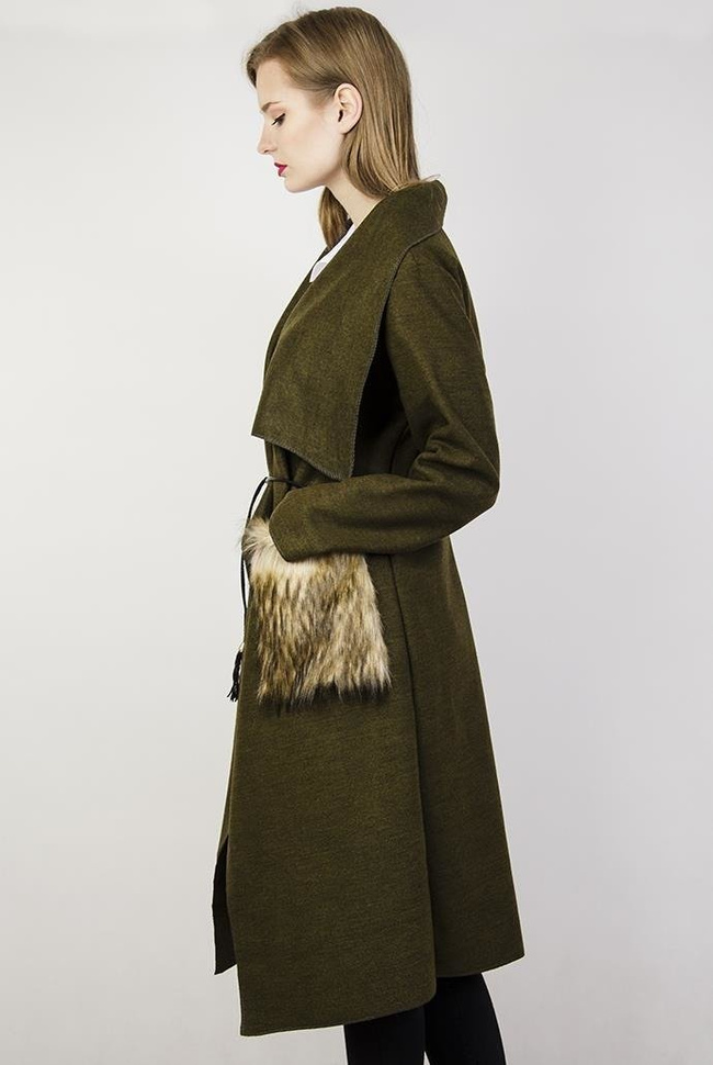 Zielona narzuta z rzemykiem i futerkiem