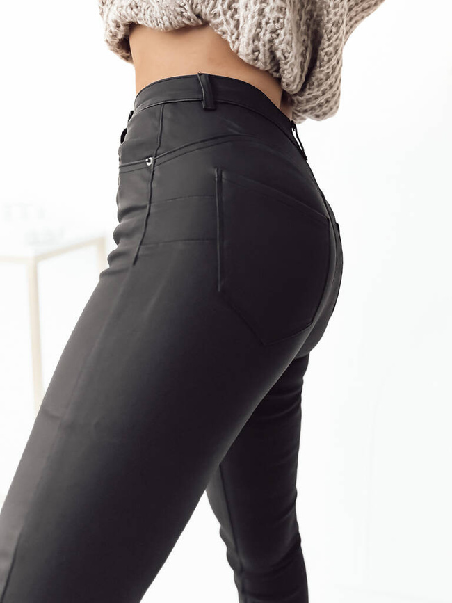 CZARNE SPODNIE WOSKOWANE PUSH UP Z WYSOKIM STANEM